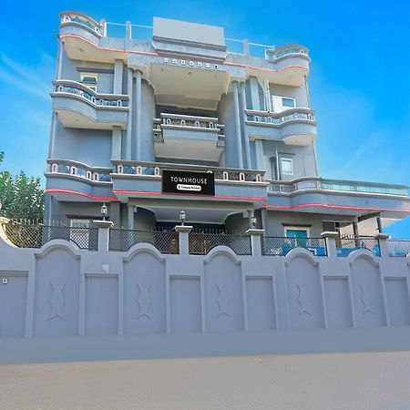 Super Townhouse Vijay Khand Gomti Nagar Lucknow Eksteriør bilde